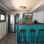 Center Ground Floor 2br With Small Yard & 1gbps Fiber 아파트 칼라마타