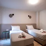 Center Ground Floor 2br With Small Yard & 1gbps Fiber