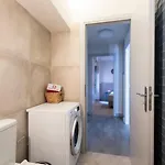 Center Ground Floor 2br With Small Yard & 1gbps Fiber * 칼라마타