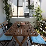 Center Ground Floor 2br With Small Yard & 1gbps Fiber