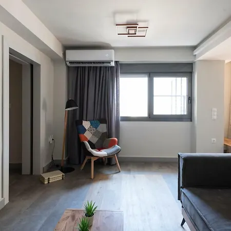 Center Ground Floor 2br With Small Yard & 1gbps Fiber Διαμέρισμα