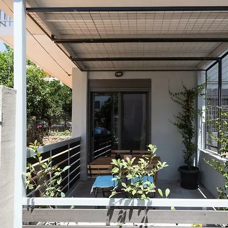 Center Ground Floor 2br With Small Yard & 1gbps Fiber * Kalamata