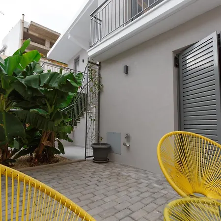 Center Ground Floor 2br With Small Yard & 1gbps Fiber Appartement *