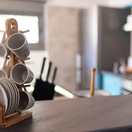 Center Ground Floor 2br With Small Yard & 1gbps Fiber *