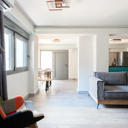 Center Ground Floor 2br With Small Yard & 1gbps Fiber *