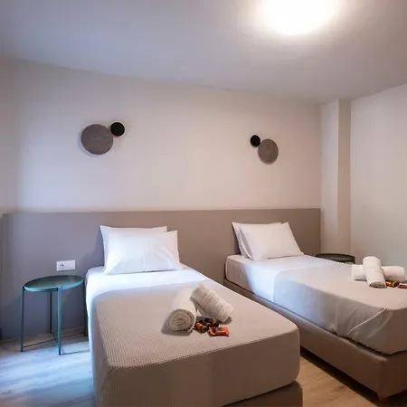 Center Ground Floor 2br With Small Yard & 1gbps Fiber