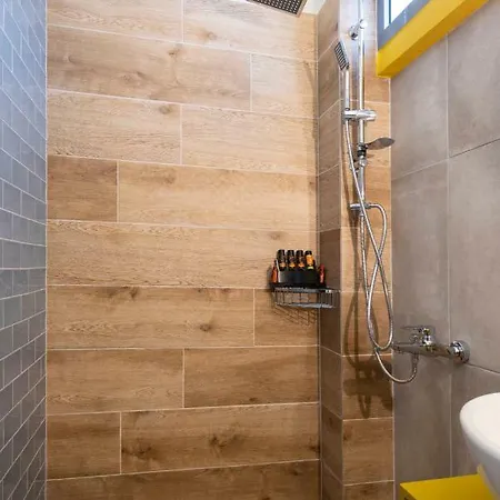 Апартаменты Center Ground Floor 2br With Small Yard & 1gbps Fiber *