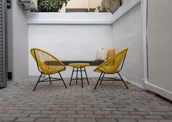 Center Ground Floor 2br With Small Yard & 1gbps Fiber 아파트