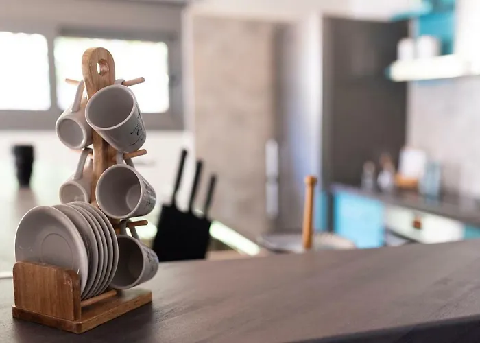 Center Ground Floor 2br With Small Yard & 1gbps Fiber *