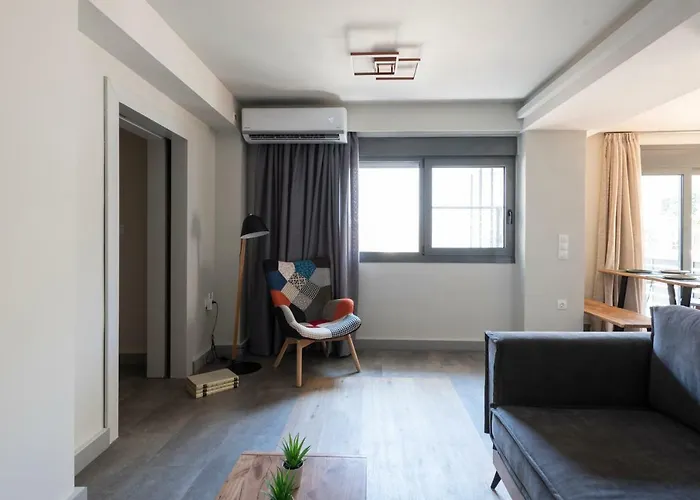 Center Ground Floor 2br With Small Yard & 1gbps Fiber 아파트