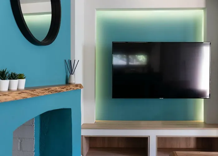 Center Ground Floor 2br With Small Yard & 1gbps Fiber 아파트 칼라마타