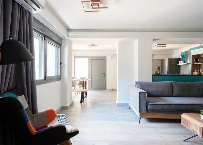 Center Ground Floor 2br With Small Yard & 1gbps Fiber *