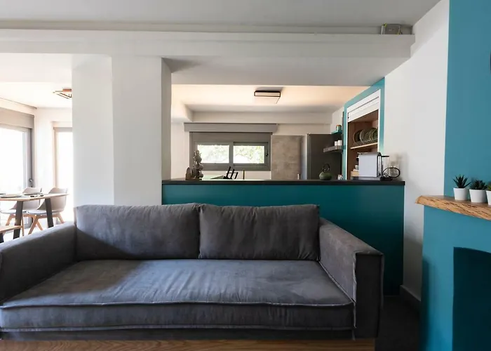 Center Ground Floor 2br With Small Yard & 1gbps Fiber 아파트 *