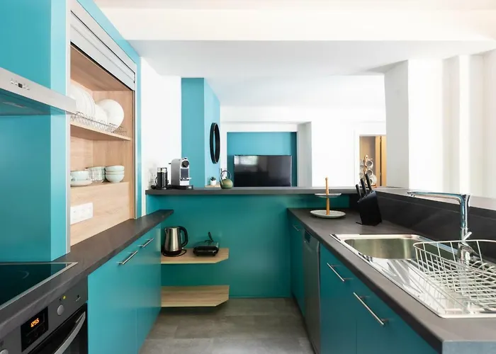 Center Ground Floor 2br With Small Yard & 1gbps Fiber * Kalamata