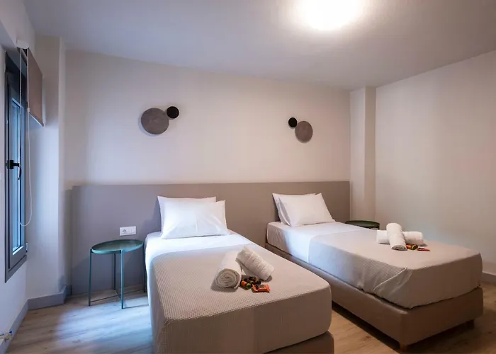 Center Ground Floor 2br With Small Yard & 1gbps Fiber