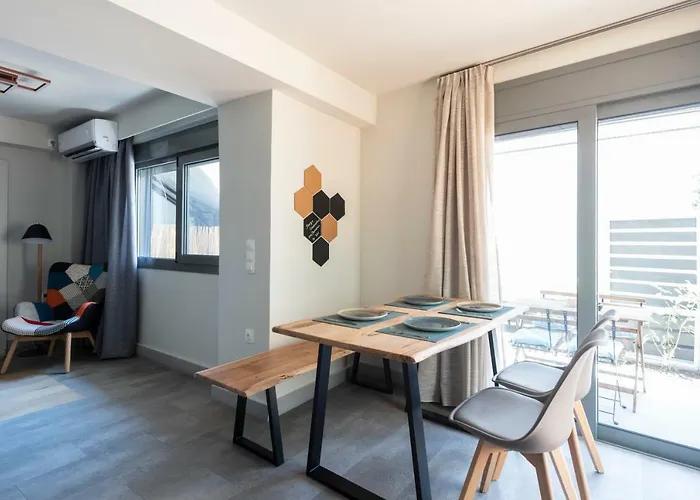 Center Ground Floor 2br With Small Yard & 1gbps Fiber 아파트 *