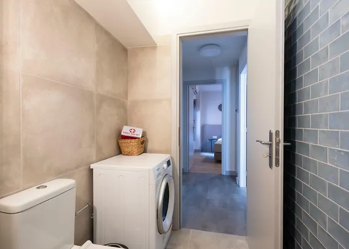 Center Ground Floor 2br With Small Yard & 1gbps Fiber * Kalamata