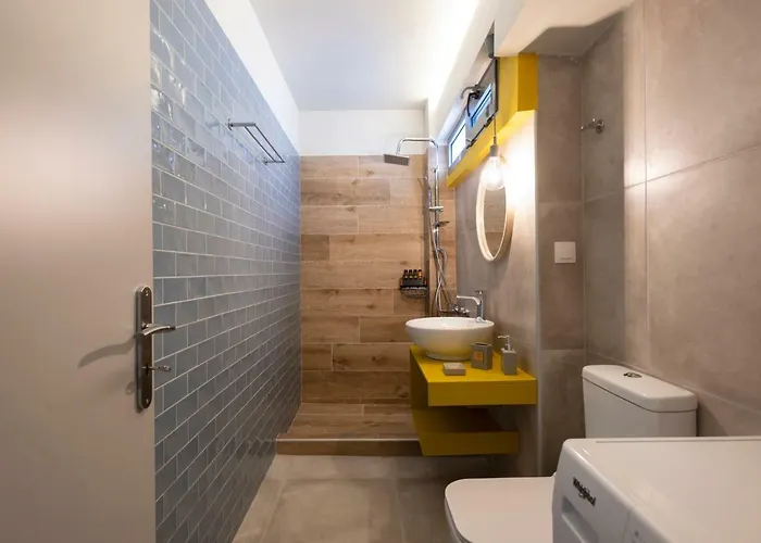 아파트 Center Ground Floor 2br With Small Yard & 1gbps Fiber *