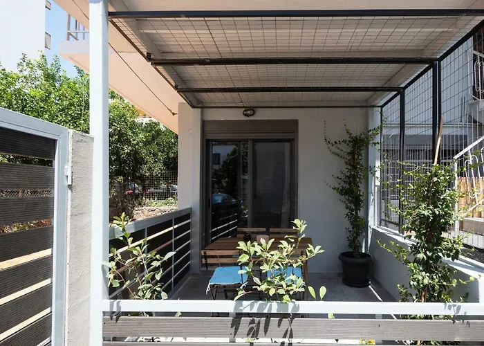 Center Ground Floor 2br With Small Yard & 1gbps Fiber * 칼라마타