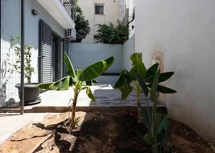 Center Ground Floor 2br With Small Yard & 1gbps Fiber Lejlighed *